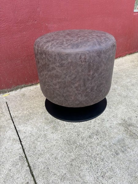 1 x Round Foot Stool Carousel 2