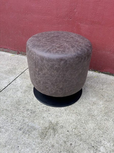1 x Round Foot Stool Carousel 1