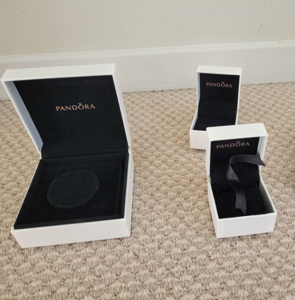 Pandora Jewellery boxes, White and light red Carousel 1