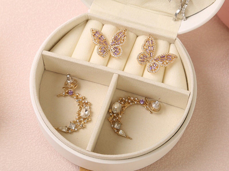Small Jewelry Box Leather Travel Jewelry Storage Case for Earring Necklace White Carousel 4