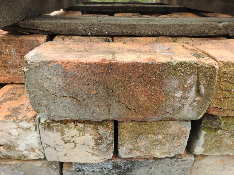 Salvaged Clean Villa Bricks - Palletised W220 x H80 x D105 NL14614 Carousel 1