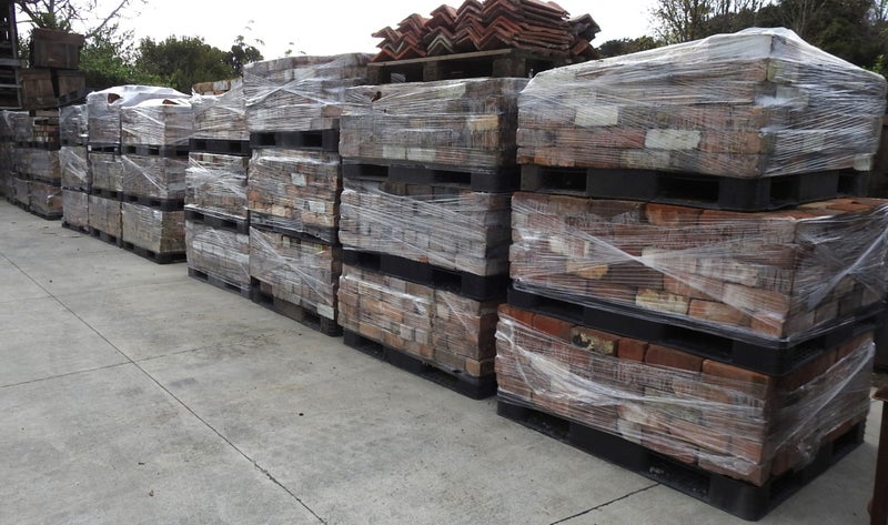 Salvaged Clean Villa Bricks - Palletised W220 x H80 x D105 NL14614 Carousel 4