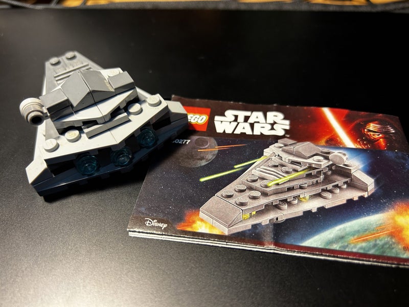 LEGO 30277 STAR WARS FIRST ORDER STAR DESTROYER POLYBAG Carousel 2