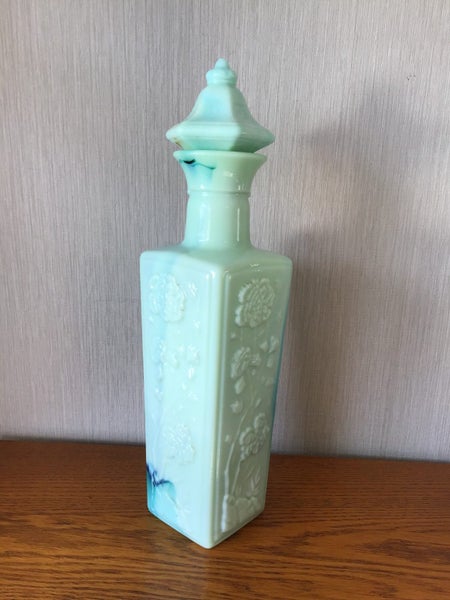 1972 MILK GLASS JIM BEAM DECANTER Carousel 1