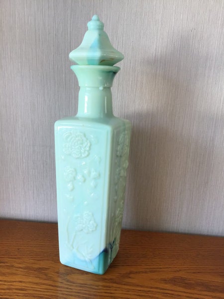 1972 MILK GLASS JIM BEAM DECANTER Carousel 2