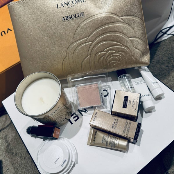 Lancome gift pouch set including 4 full size Carousel 1
