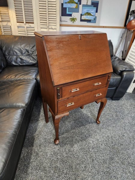 Drop front writing bureau Carousel 1