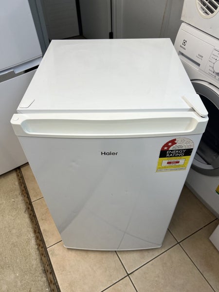 Haier 81L Vertical Freezer HFZ-85A Carousel 1