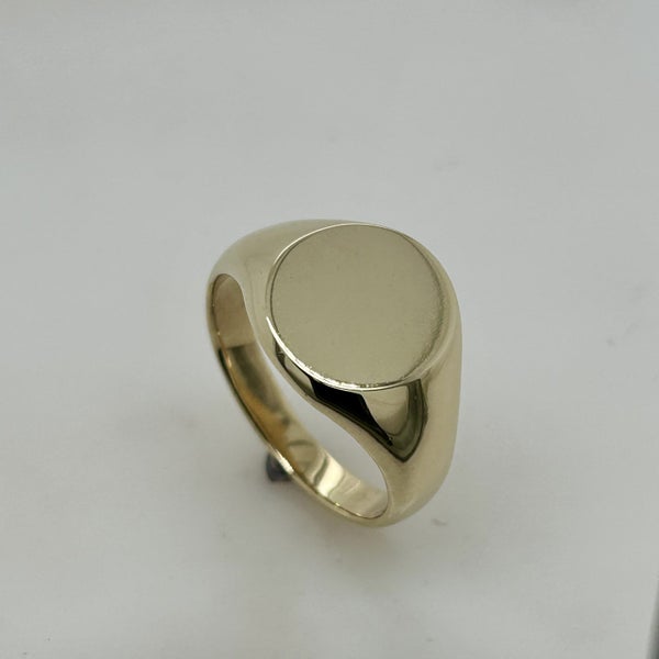 9ct Gold Gents Signet Ring Carousel 2