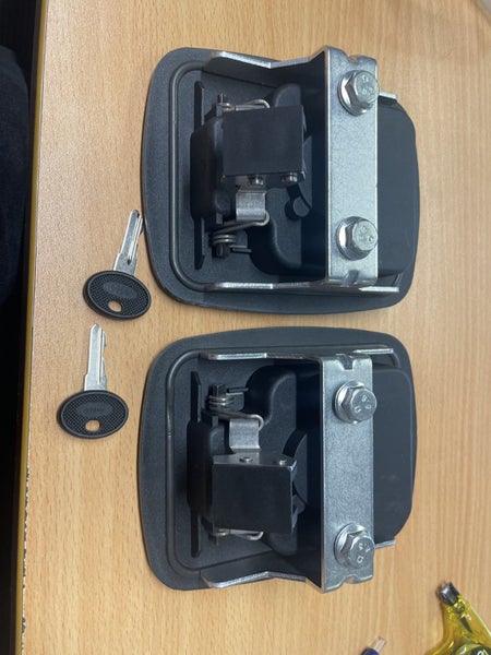 Paddle Latch Lockable Carousel 2