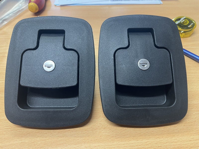 Paddle Latch Lockable Carousel 1