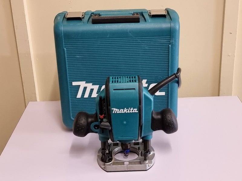 Makita 1/4" Plunge Route With Case Carousel 1