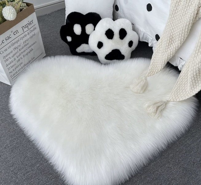 Cozy Heart Shaped Faux Fur Rug - Soft Plush & Shaggy Accent Mat Carousel 1