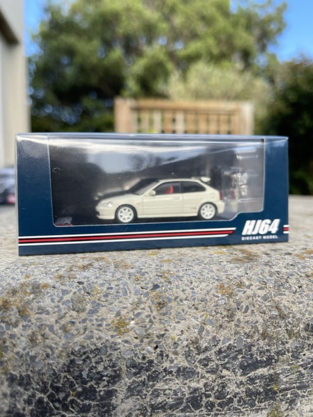 Hobby Japan 1/64 diecast Honda Civic Type R EK9 1997 in Championship White Carousel 1