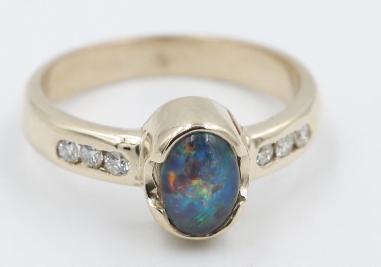9ct Gold Opal Ring ALX17 Carousel 1