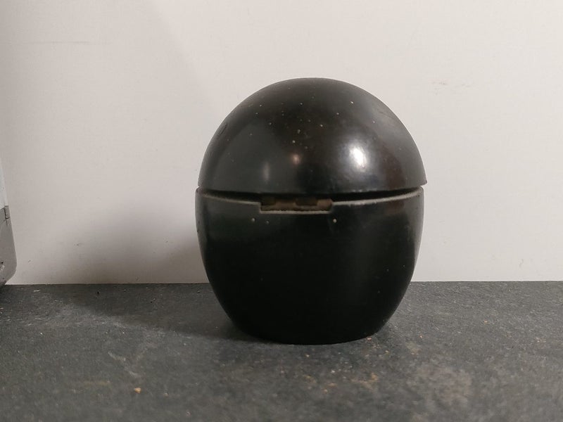 Wood netsuke or ink well from 1800?? Carousel 18