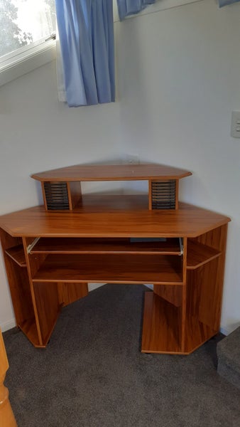 COMPUTER DESK =GOOD FOR HOMEWORK == DESIGNED TO FIT INTO A CORNER Carousel 1