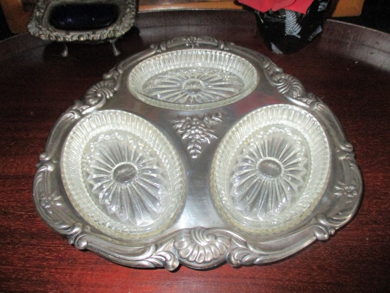 Great Vintage Silver Plate serving/display dish for yr sweeties or …?? Carousel 1