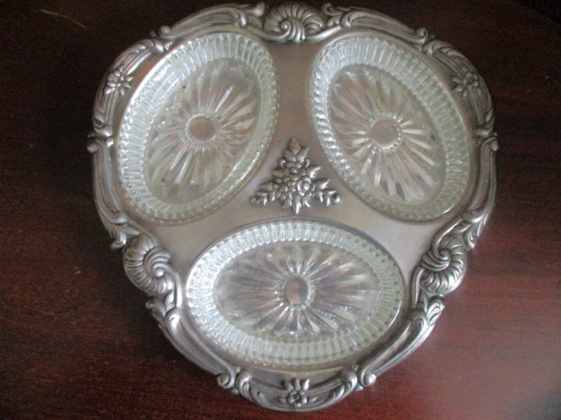Great Vintage Silver Plate serving/display dish for yr sweeties or …?? Carousel 2