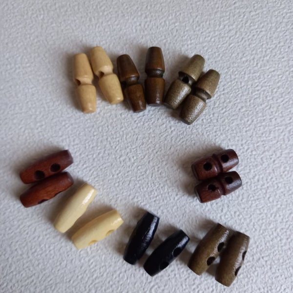 30 toggle wooden buttons 22mm * 7mm Carousel 1