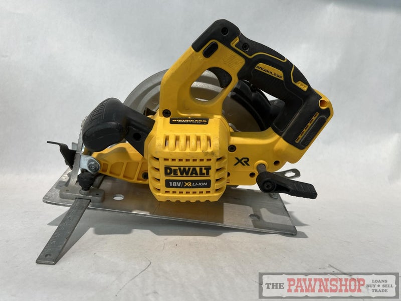 DeWalt 18V XR 184mm Brushless Circular Saw DCS570 - Skin Only Carousel 1