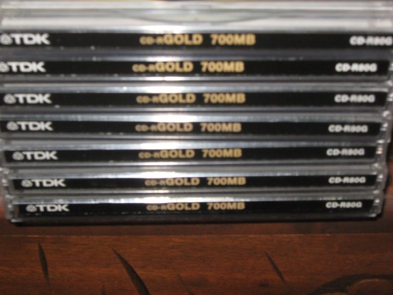 6 CD-R's 80 min 700MB in Individual Cases Carousel 2