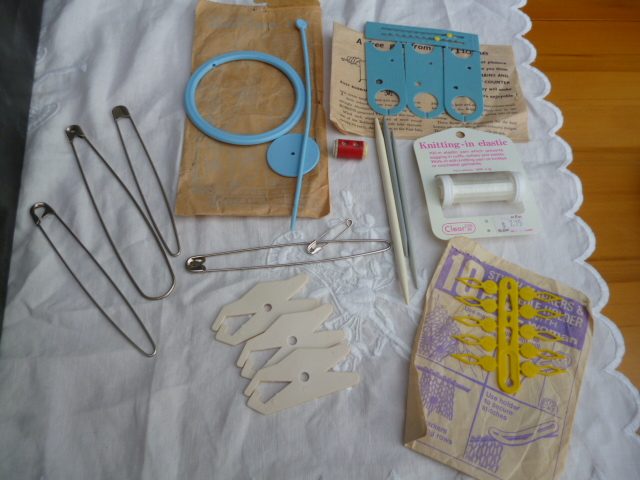 VINTAGE KNITTING BITS and BOBS Carousel 1