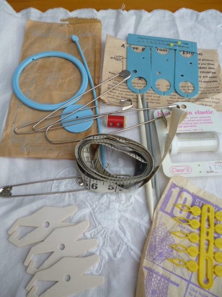 VINTAGE KNITTING BITS and BOBS Carousel 2