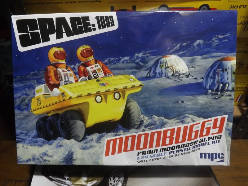 MPC 1/24 Space 1999 Moonbuggy with 2 astronauts Carousel 1