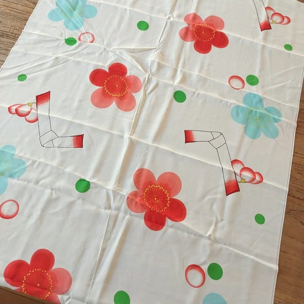 Vintage Japanese Kimono silk fabric. Carousel 1