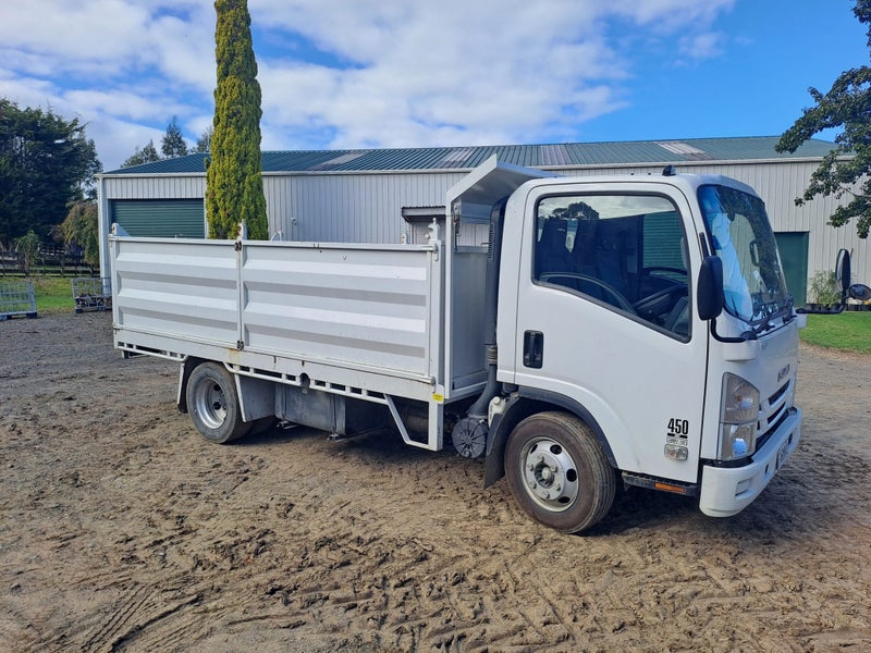 2018 Isuzu N Series 4x2 Dropside Tipper62867854300162113