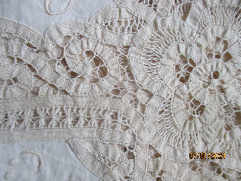 Vintage cream tablecloth Carousel 6