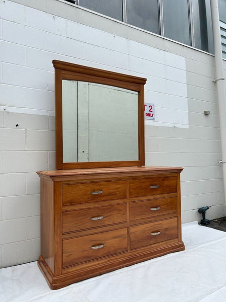 Stunning Sorenmobler OPERA HEART Rimu Dresser with Mirror RRP$6299 Carousel 2