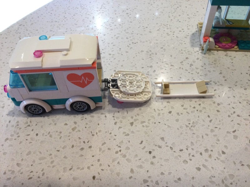 Lego 41394 Friends : Heartlake City Hospital Carousel 2