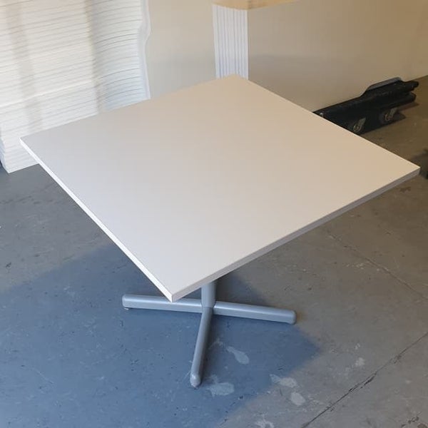 Small Meeting Table / Cafeteria Table 90 x 90 Carousel 2