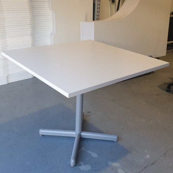 Small Meeting Table / Cafeteria Table 90 x 90 Carousel 3