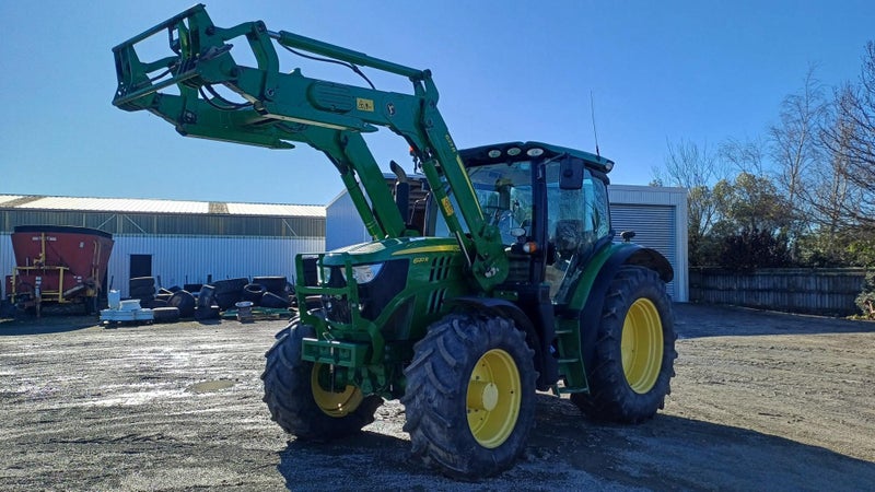John Deere 6120R Carousel 1