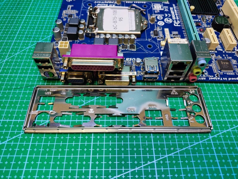 GIGABYATE B75 Motherboard # LGA 1155 Intel 2Gen 3Gen / H61 P61 Z77 H77 Carousel 2