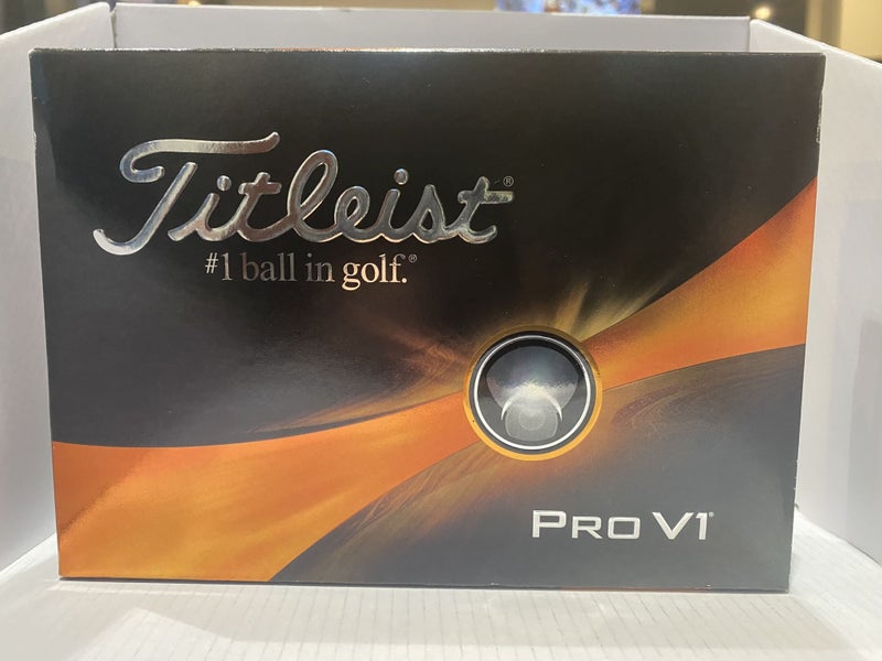 TITLEIST PRO V1 GOLF BALLS WHITE (1 DOZEN) Carousel 2