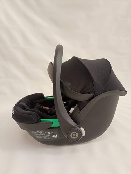 i-Size infant car seat Black Carousel 2
