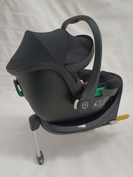 i-Size infant car seat and ISOFIX base Black Carousel 2