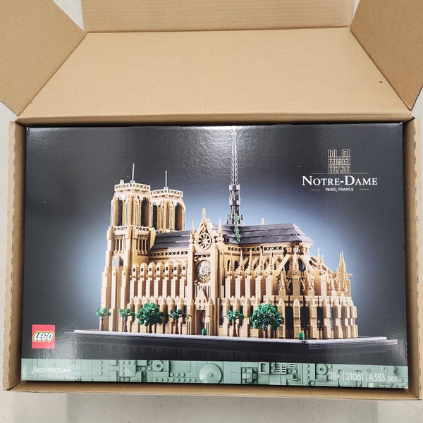 Lego Architecture Notre-Dame #21061 Carousel 1