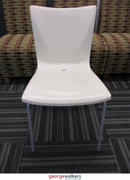 PR4769 - White Outdoor Chair Carousel 1