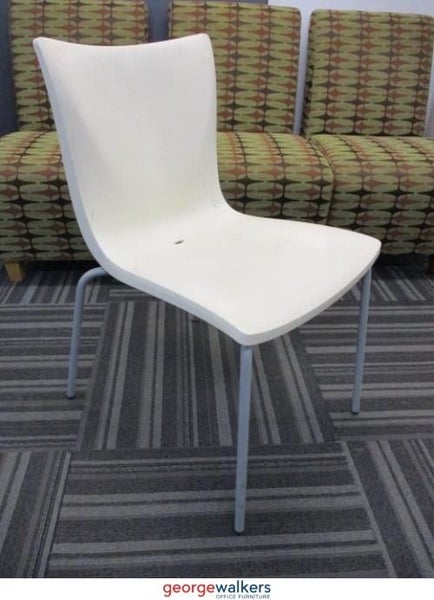 PR4769 - White Outdoor Chair Carousel 3