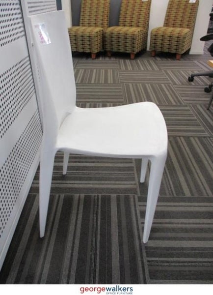 PR4954 - White Outdoor Chair Carousel 3