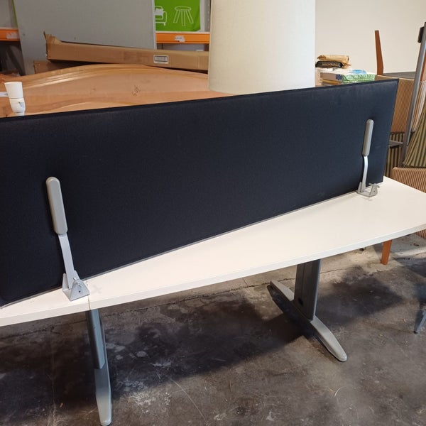 Desk mounted privacy partition- Black Carousel 2