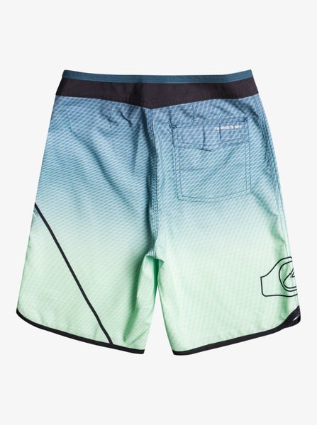 QUIKSILVER YOUTH EVERYDAY NEW WAVE 17" BOARSHORT Carousel 1