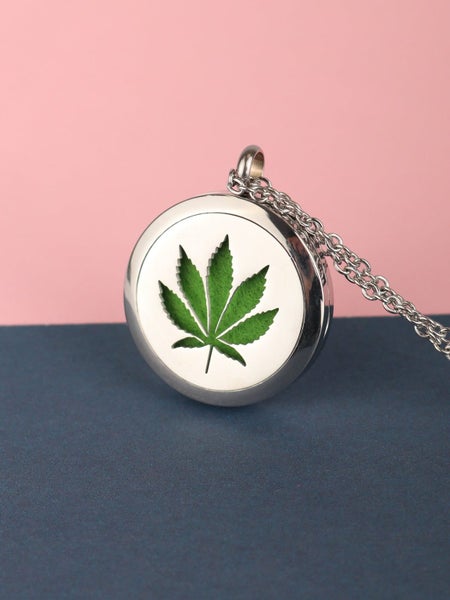 Aroma Pendant Leaf silver Carousel 1