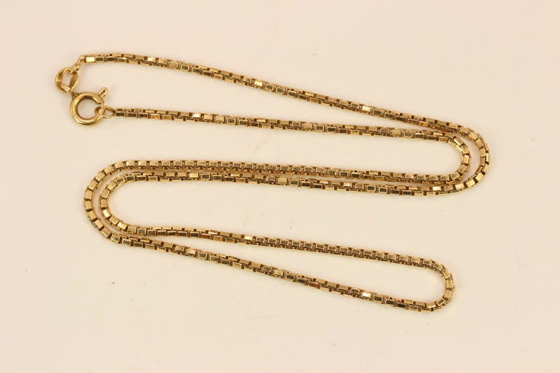 Thick 14ct Gold Box chain Carousel 1