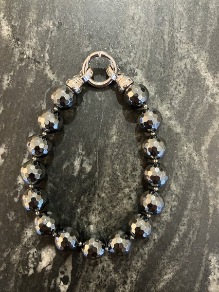 KAGI DARK CHARCOAL HEAMATITE CRYSTAL BRACELET Carousel 1